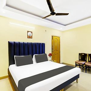 Super Hotel O Padmavathi Puram Near Railway Station